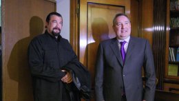 Звезда Голливуда будет рекламировать российское оружие Звезда Голливуда будет рекламировать российское оружие