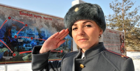 Блондинка-садистка в российской армии