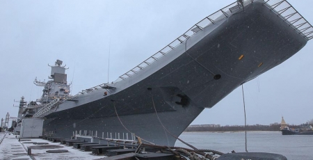 "Викрамадитья" покинул территориальные воды России